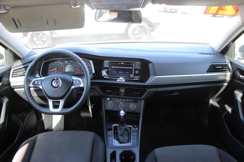 2021 Volkswagen Jetta SE R-Line photo 12
