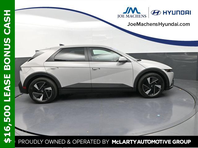 2025 Hyundai IONIQ 5 SE's photo