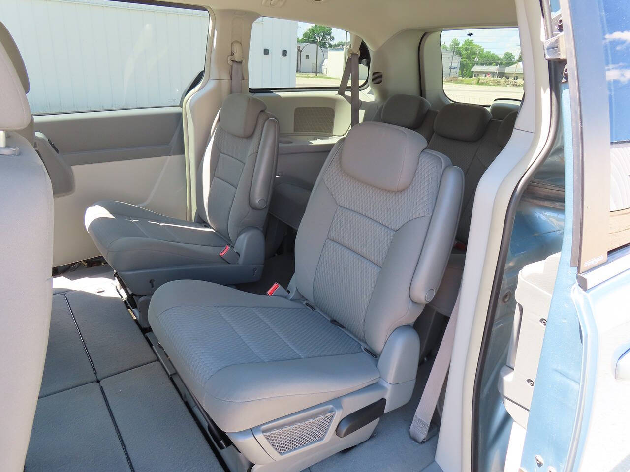 2009 Chrysler Town & Country Touring photo 10