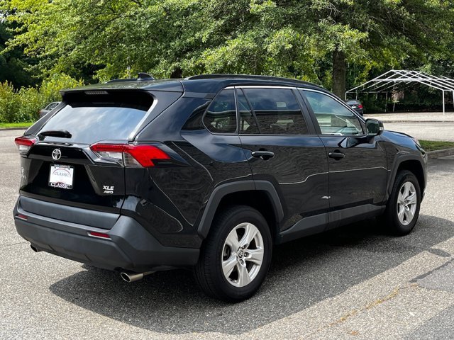 2021 Toyota RAV4 XLE photo 2