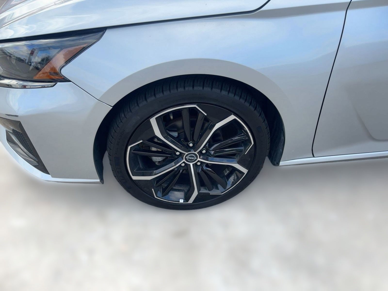 2023 Nissan Altima 2.5 SR photo 11