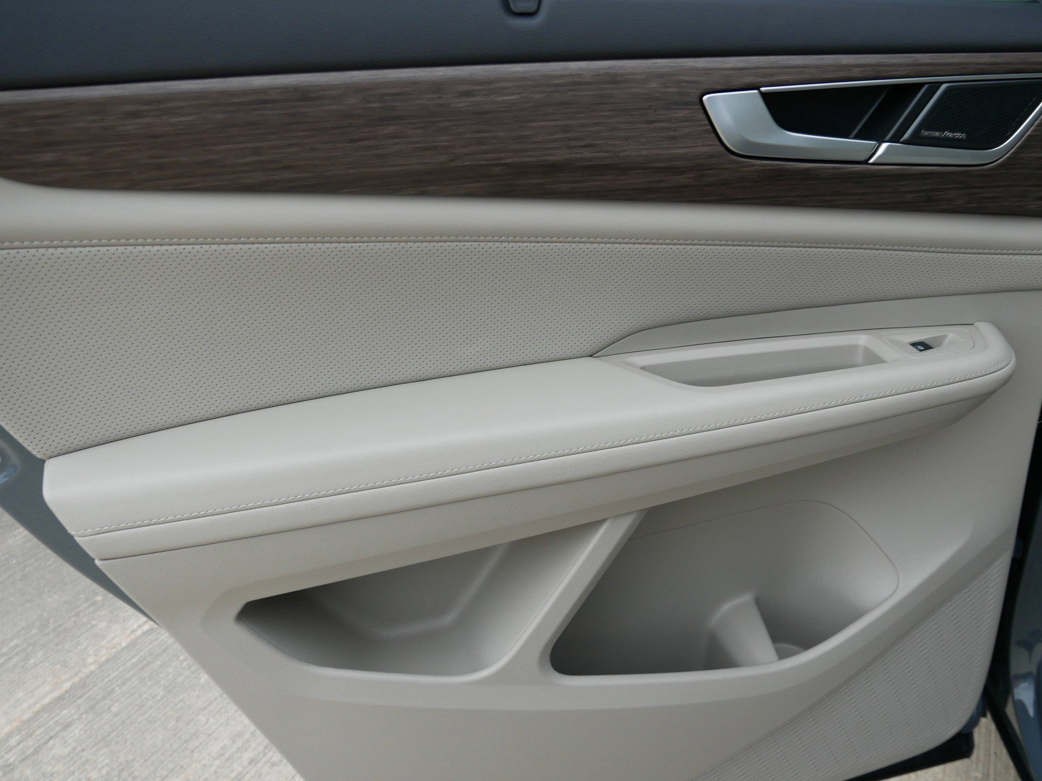 2026 Volkswagen Atlas SEL Premium R-Line photo 3