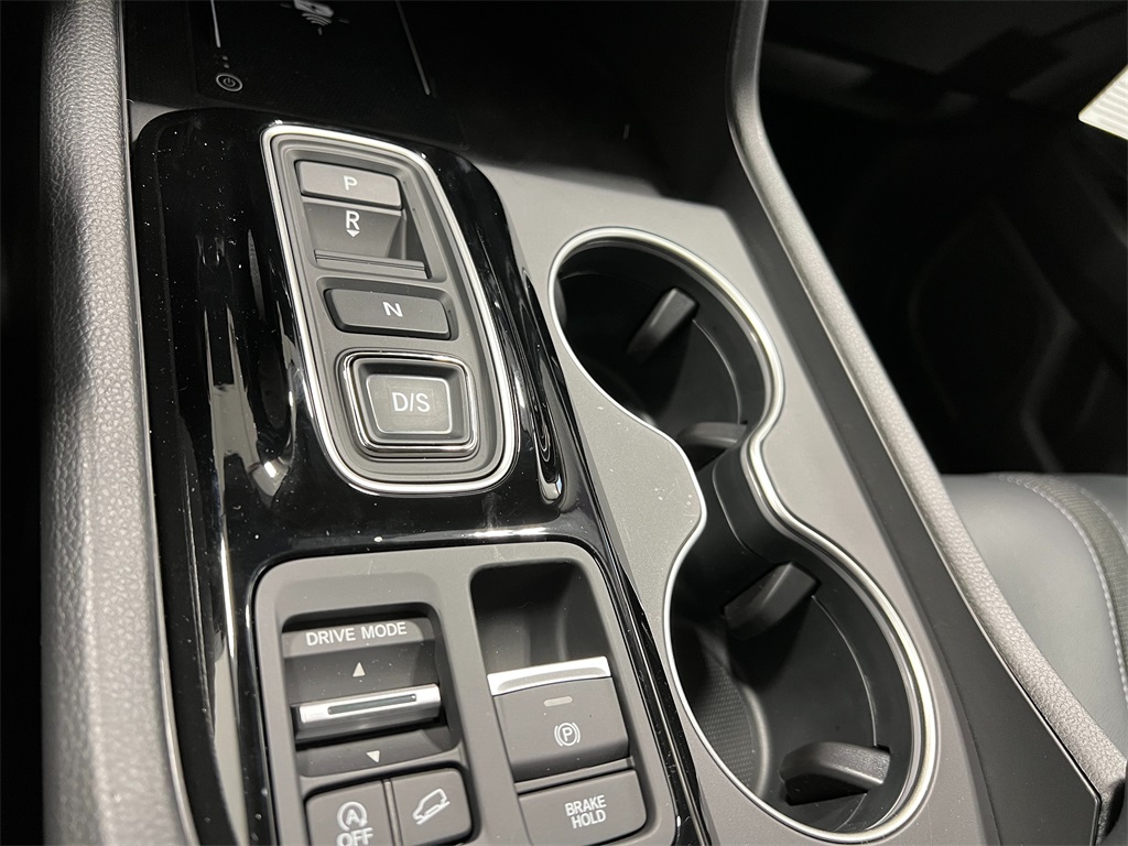 2025 Honda Pilot Touring photo 20