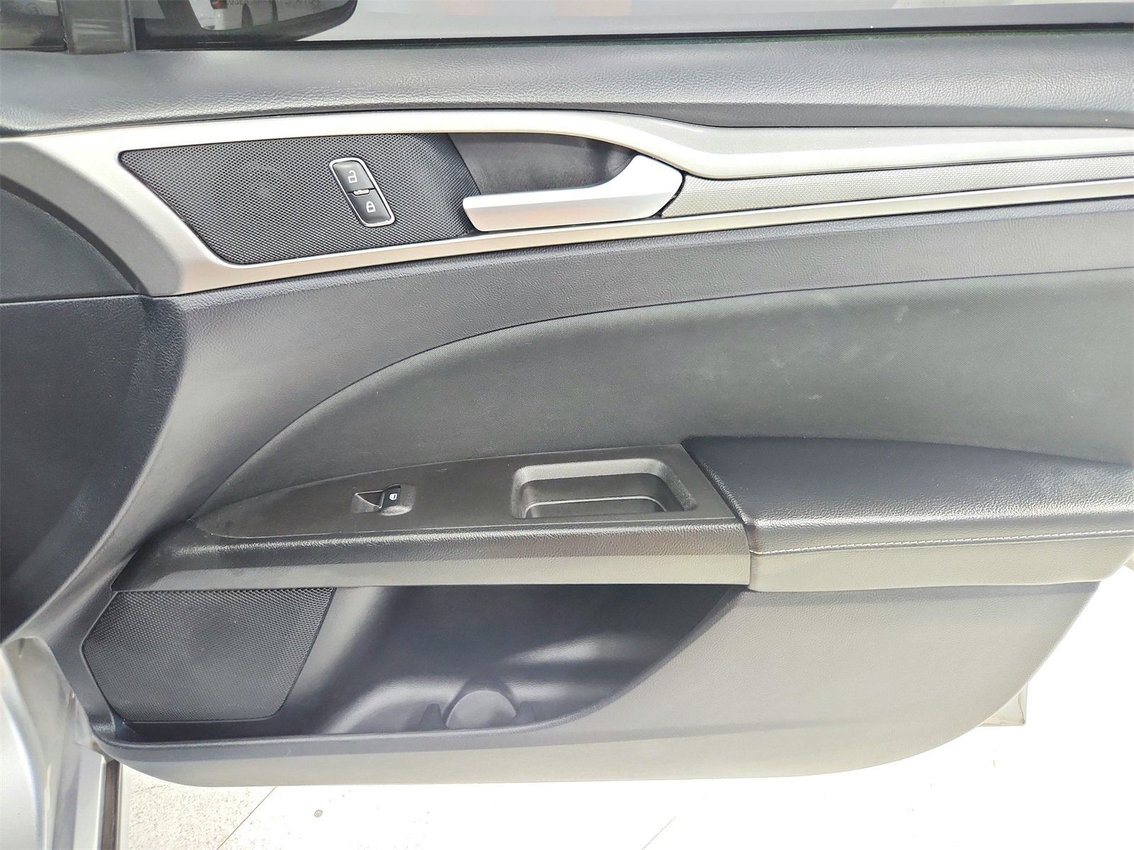 2020 Ford Fusion SE photo 34