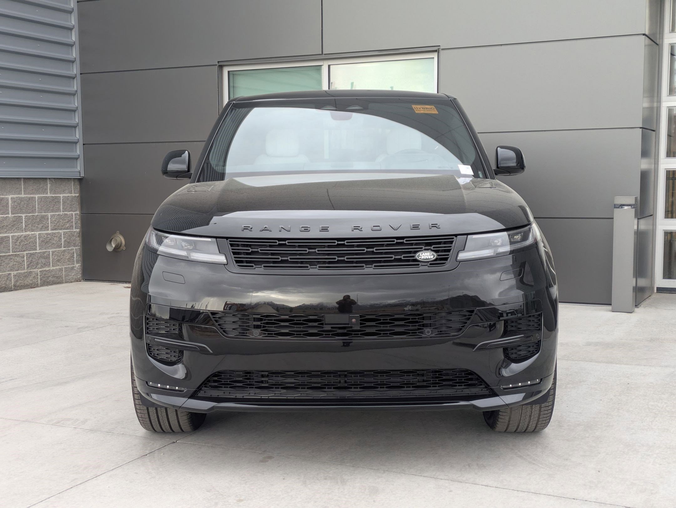 2025 Land Rover Range Rover Sport SE photo 2