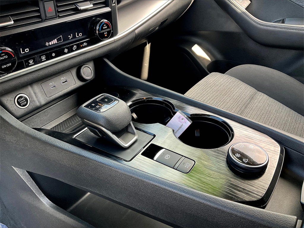 2023 Nissan Rogue SV photo 19