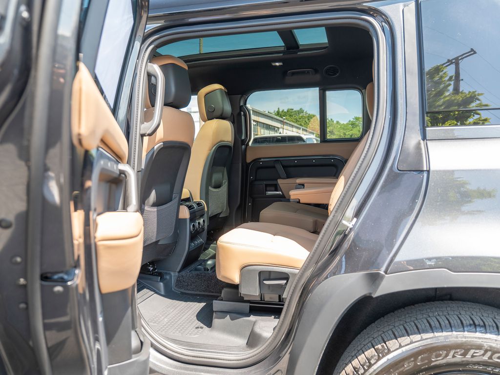 2025 Land Rover Defender 130 S photo 18