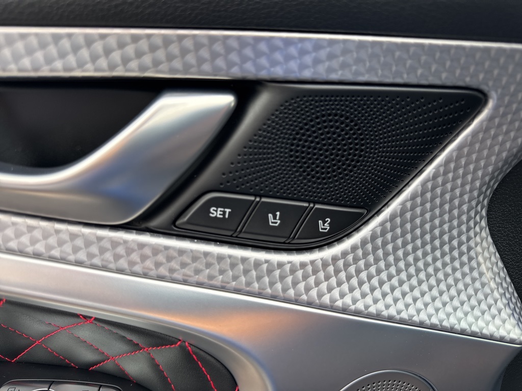 2022 Genesis G70 3.3T photo 15