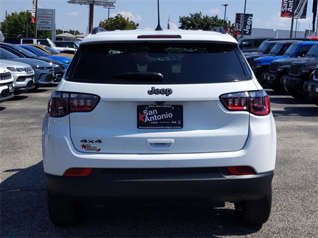 2026 Jeep Compass Latitude Altitude Special Edition photo 7