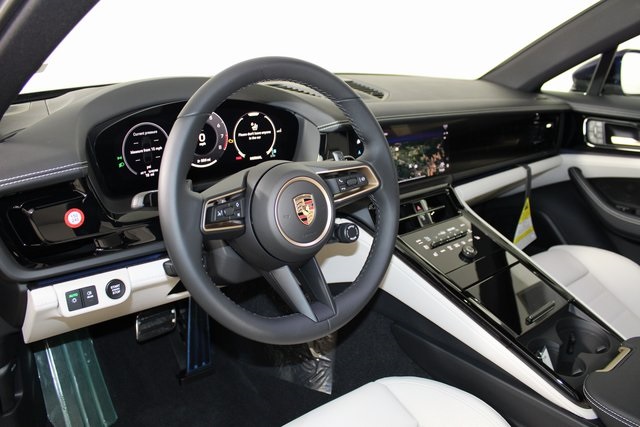 2024 Porsche Panamera 4 photo 4
