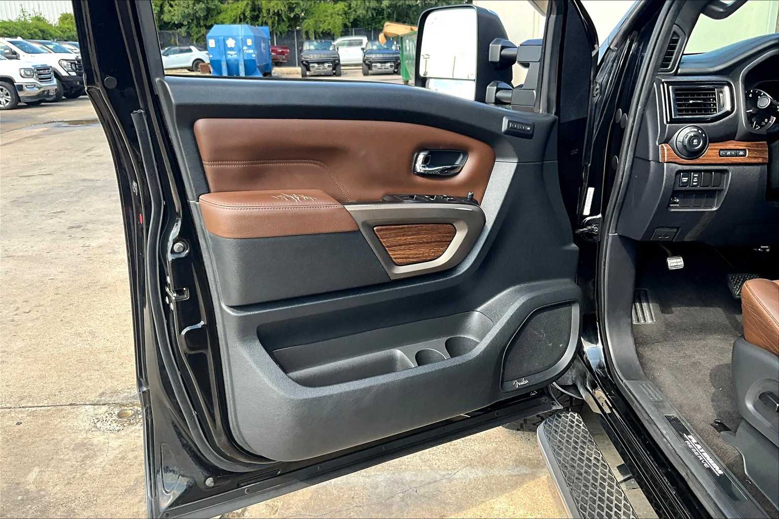 2020 Nissan Titan Platinum Reserve photo 20
