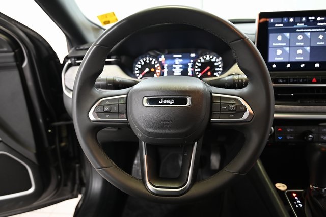 2024 Jeep Compass Latitude photo 3