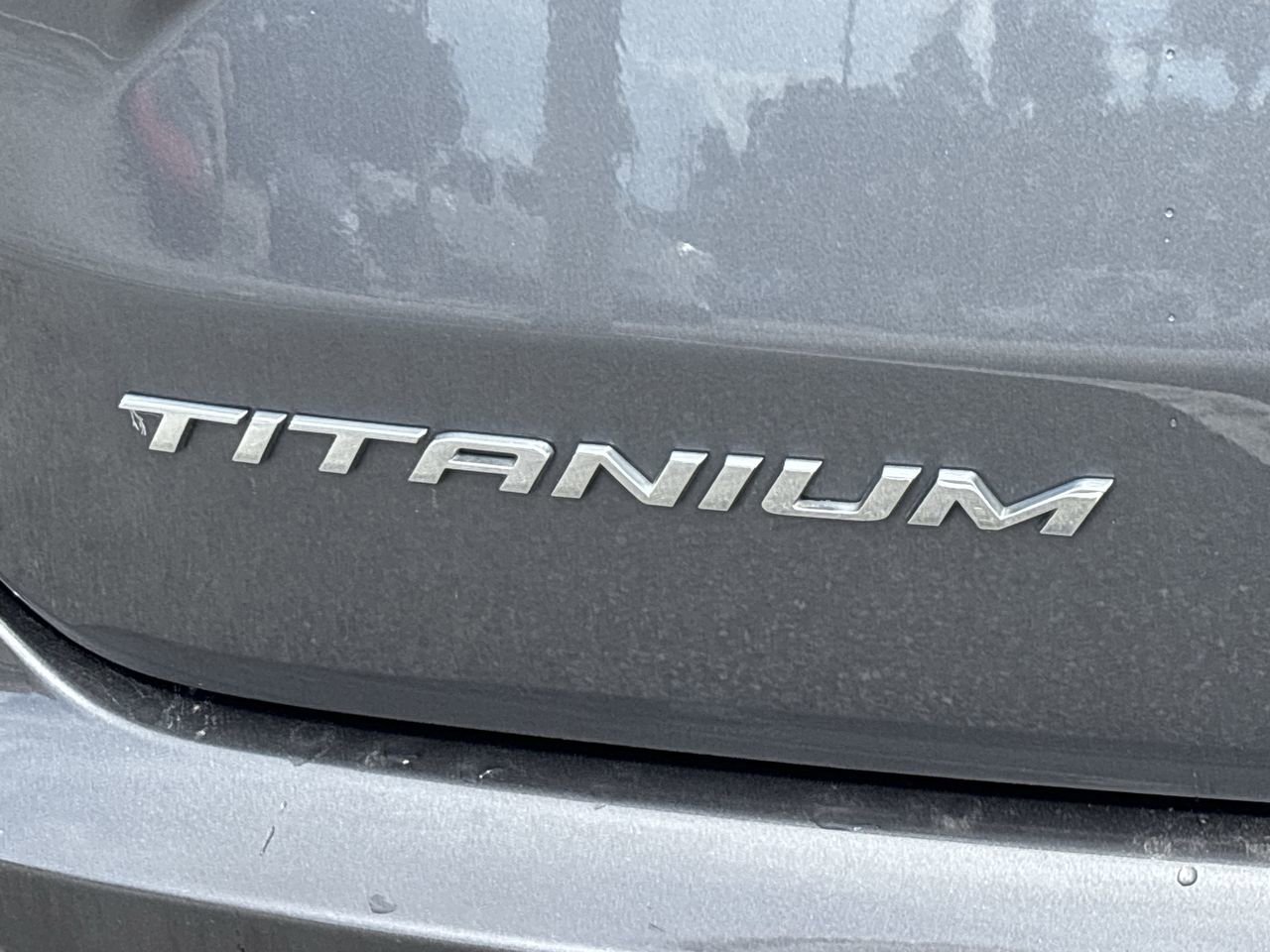 2022 Ford Edge Titanium photo 28