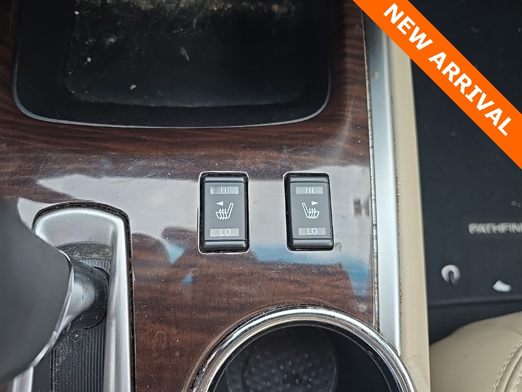 2016 Nissan Pathfinder SL photo 12