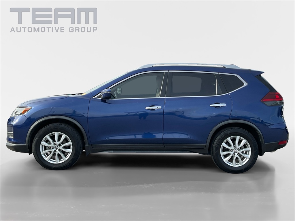 2018 Nissan Rogue SV photo 3