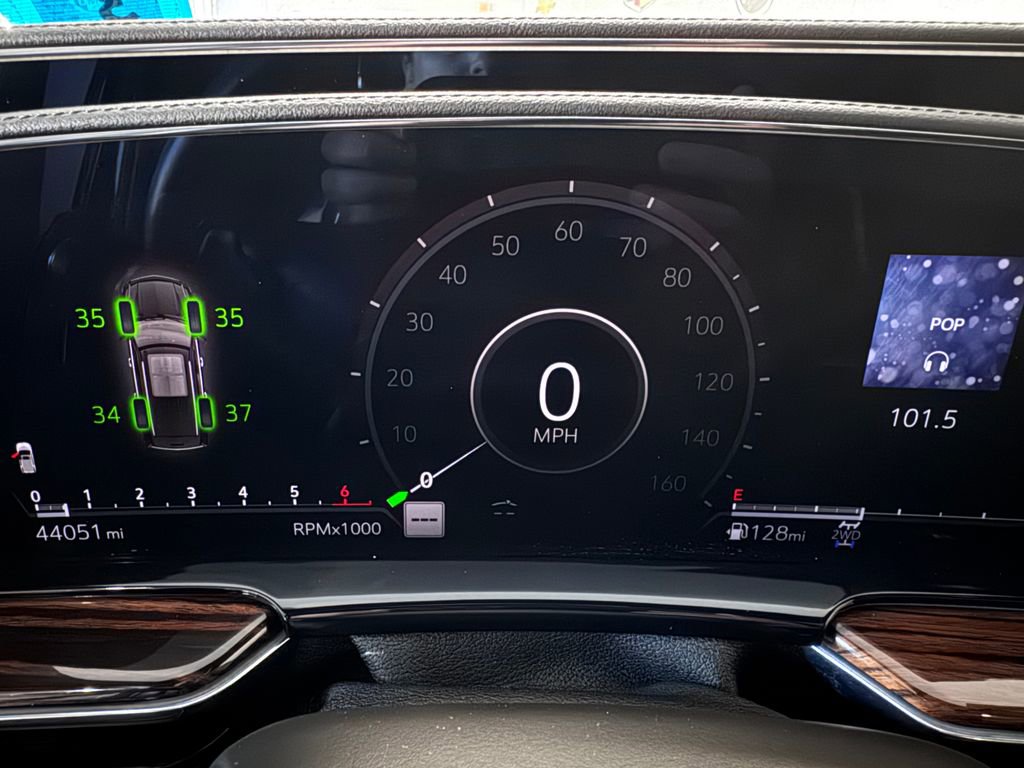 2022 Cadillac Escalade Premium Luxury photo 18
