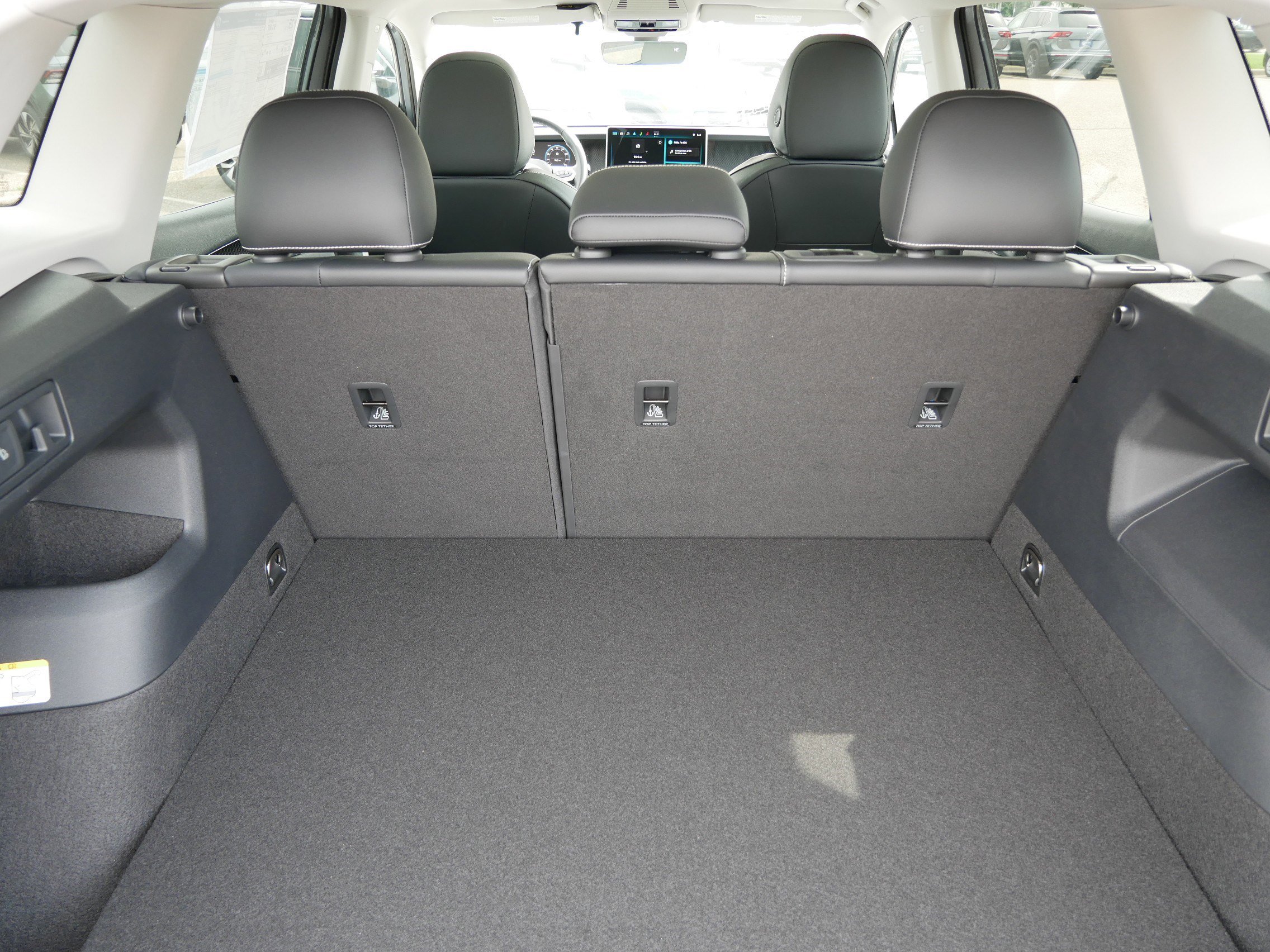 2025 Volkswagen Tiguan SE photo 3