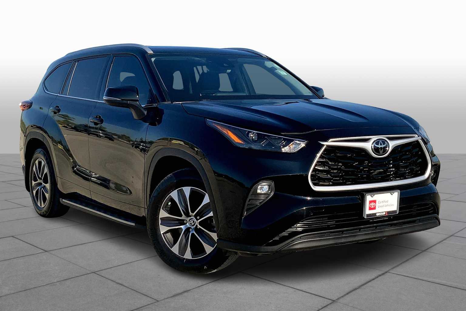 2022 Toyota Highlander XLE photo 2