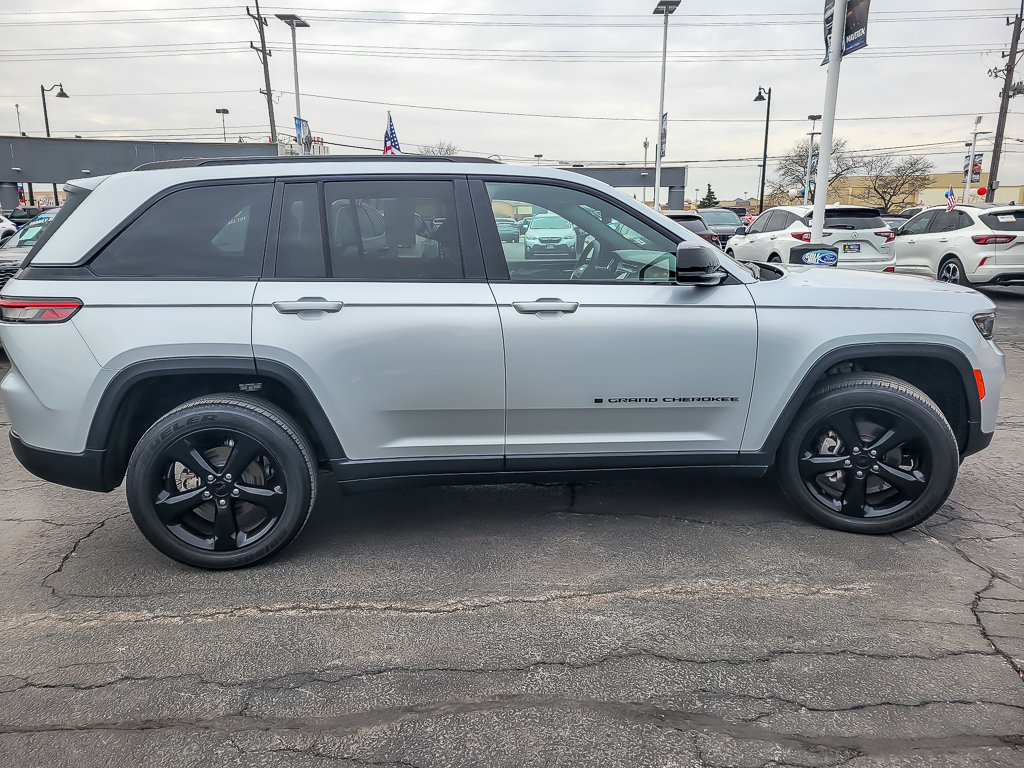 2023 JEEP GRAND CHEROKEE - Image 8