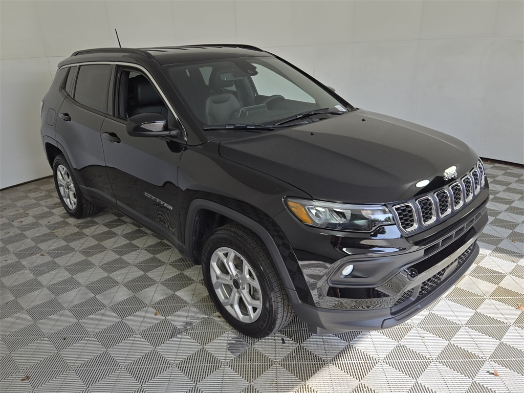 2025 Jeep Compass Latitude photo 2