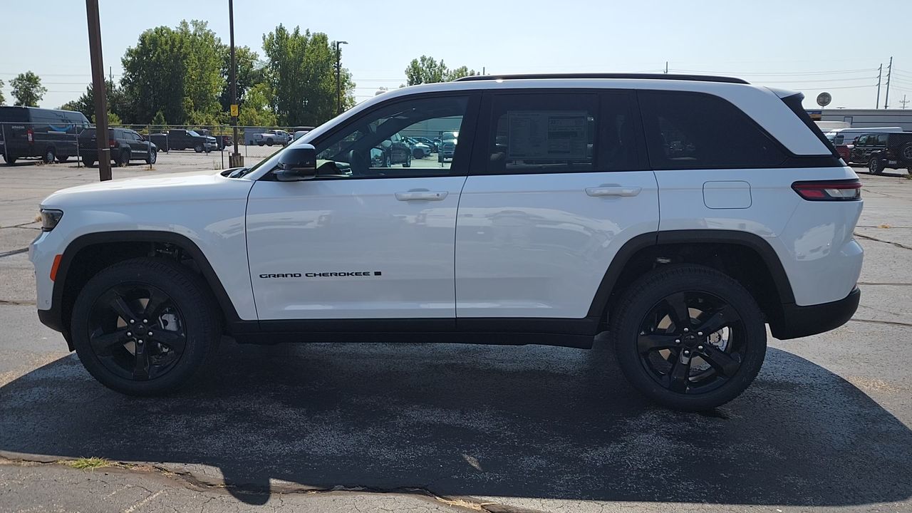 2025 Jeep Grand Cherokee Limited photo 5