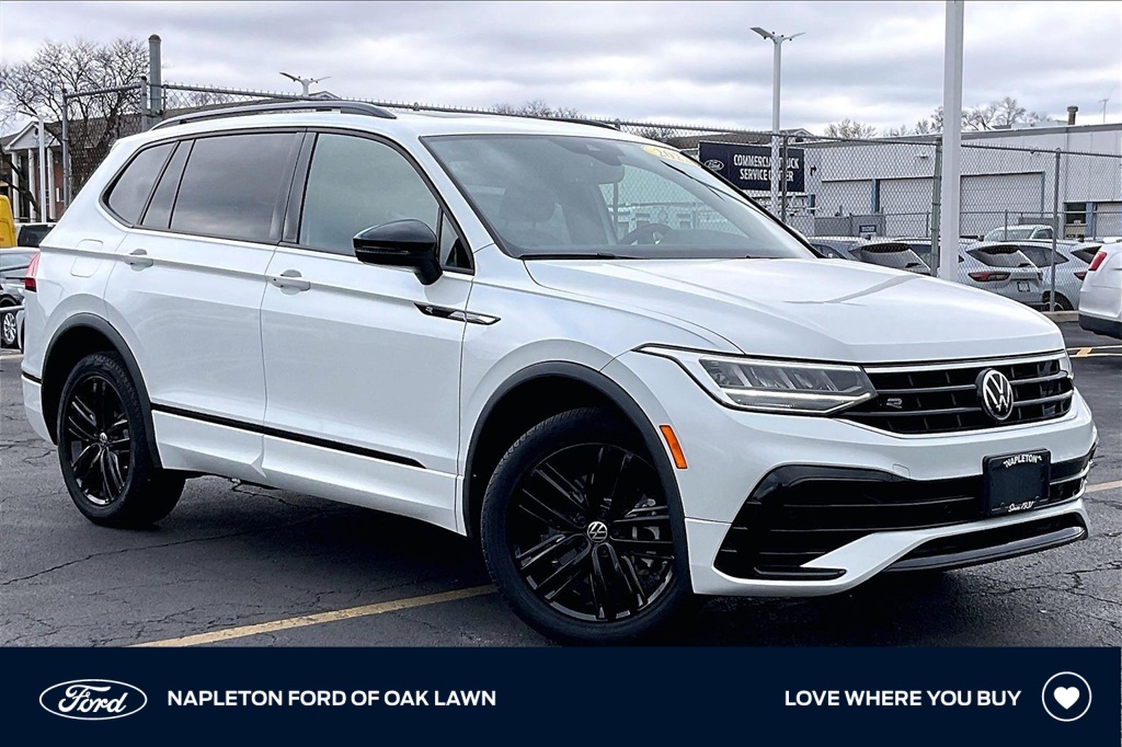 2022 Volkswagen Tiguan SE R-LINE BLACK's photo