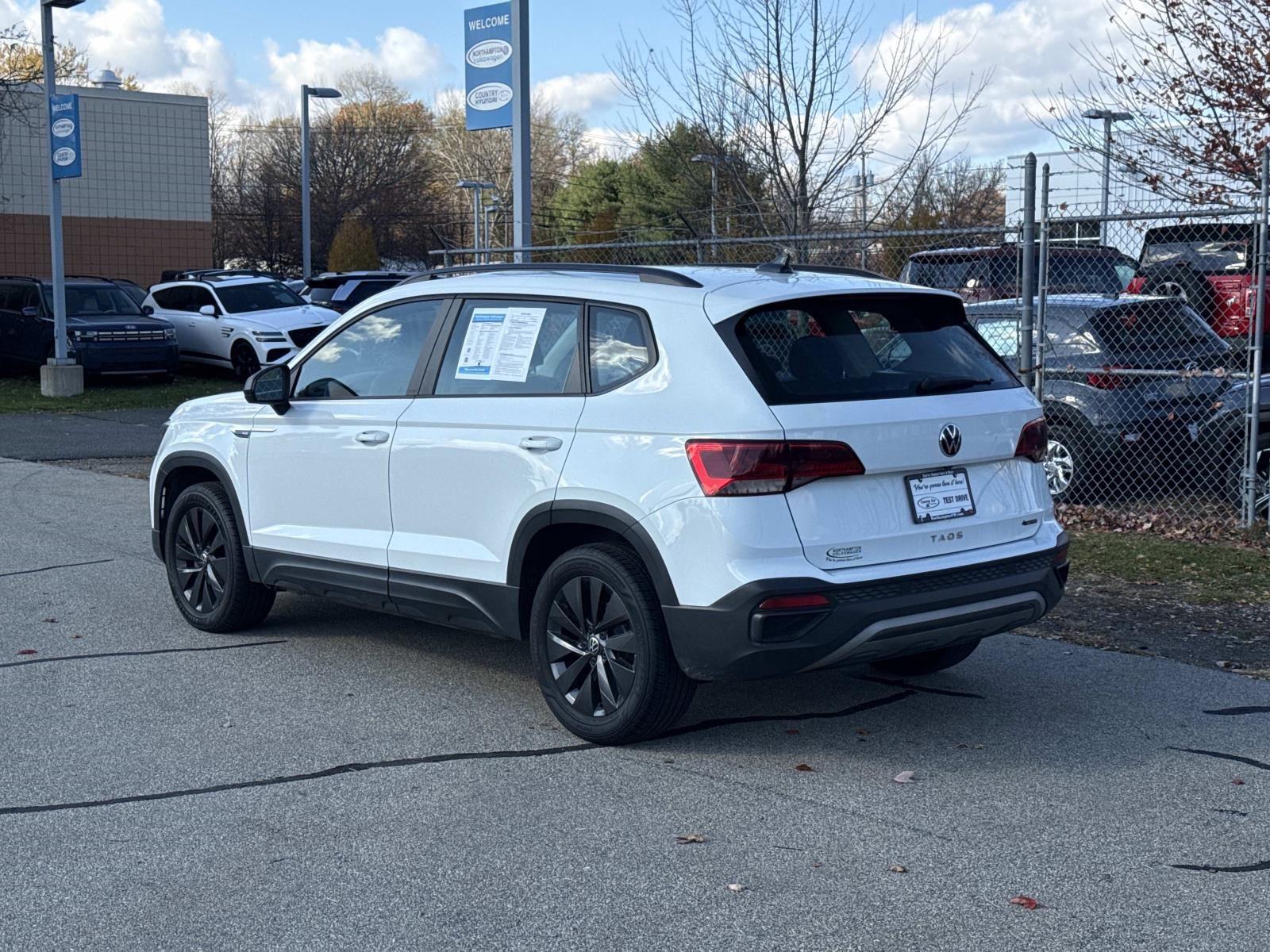 2022 Volkswagen Taos S photo 2