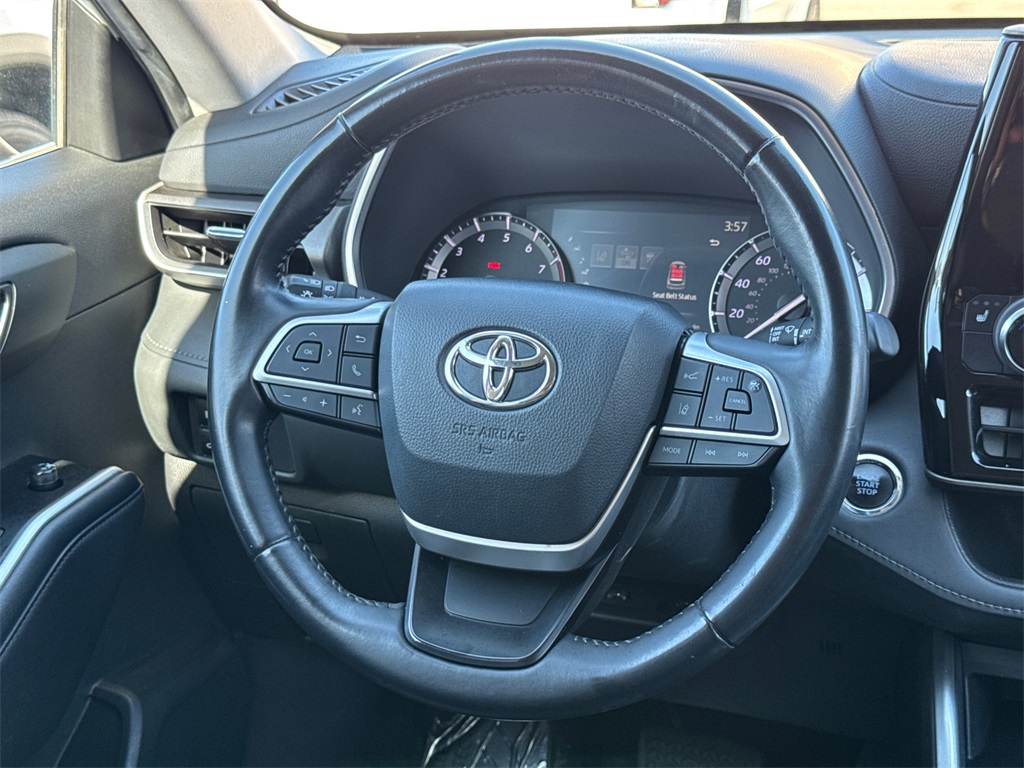 2022 Toyota Highlander XLE photo 22