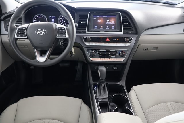 2019 Hyundai Sonata SE photo 2