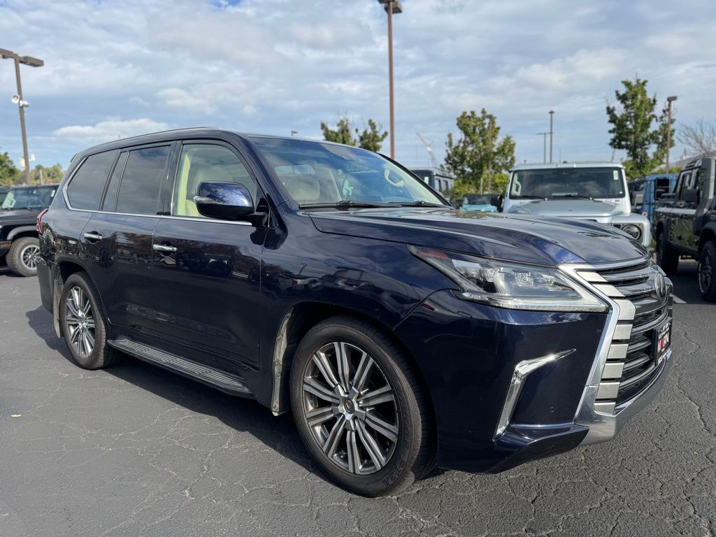 2016 Lexus LX 570 photo 2