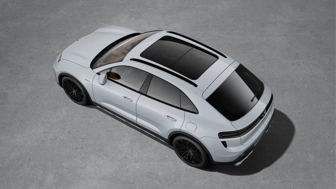 2025 Porsche Macan Turbo Electric photo 4