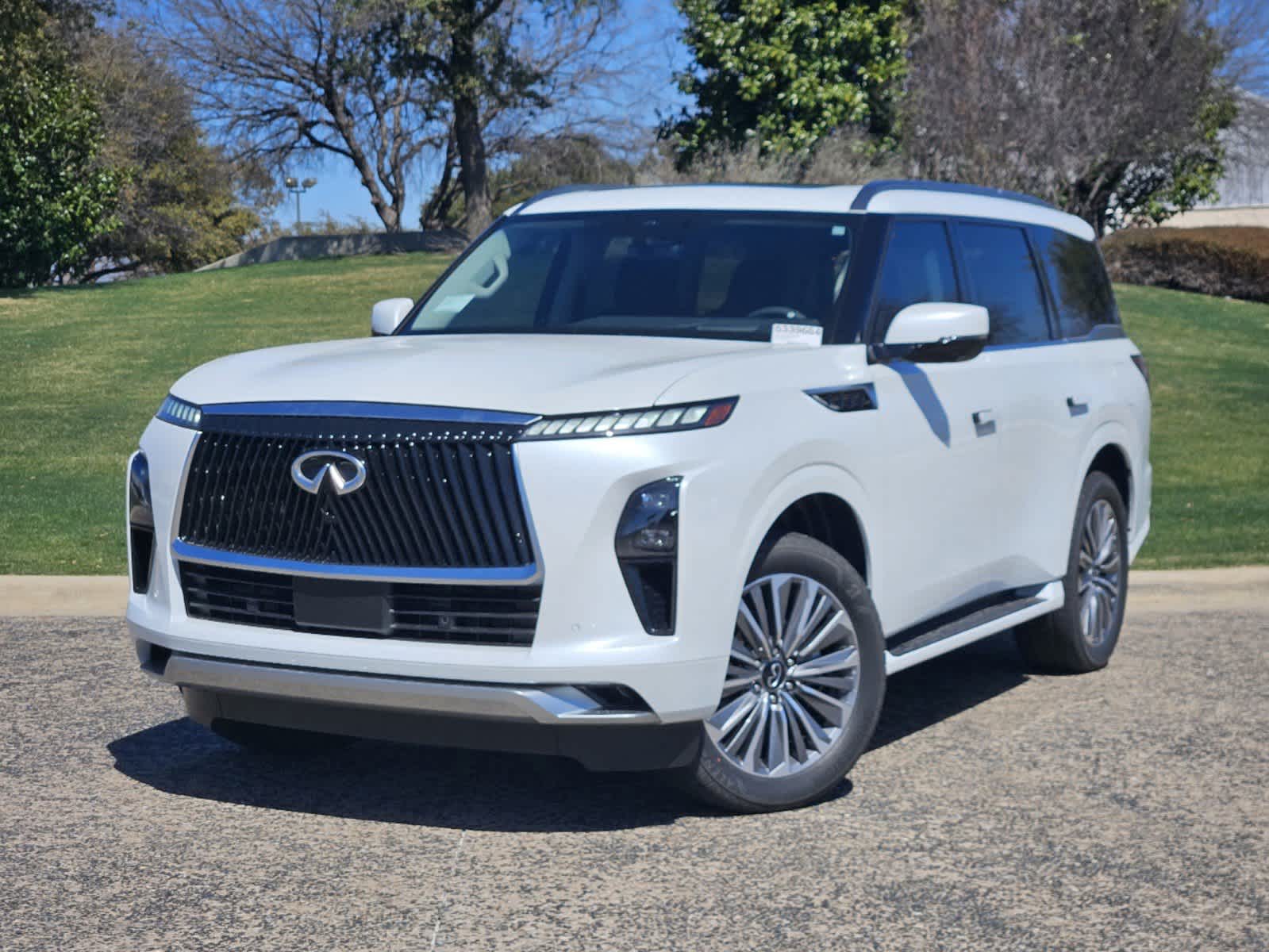 2025 INFINITI QX80 LUXE