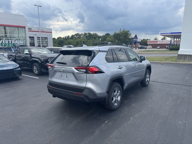 2025 Toyota RAV4 Hybrid XLE photo 3