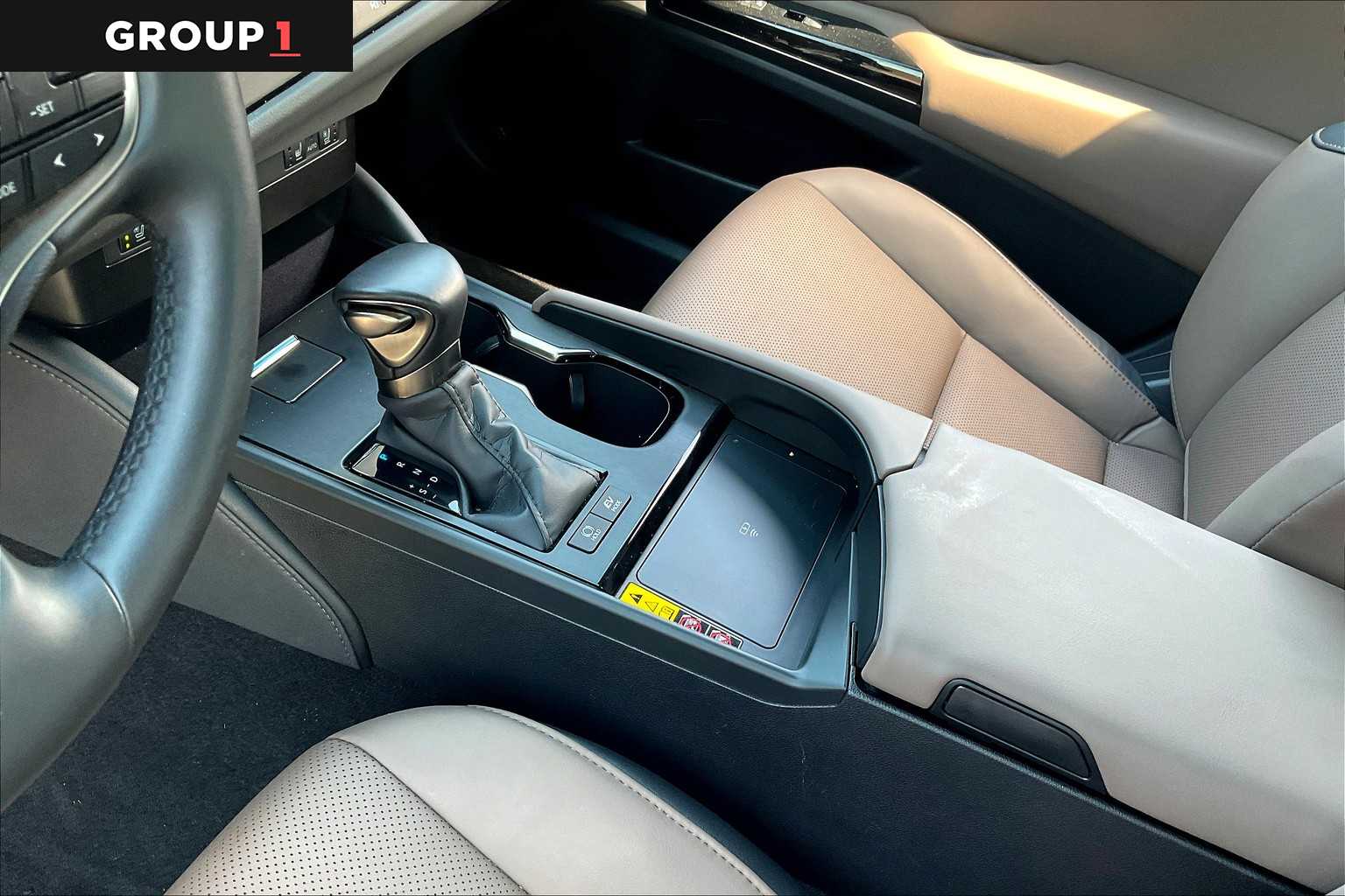 2025 Lexus ES Premium photo 13