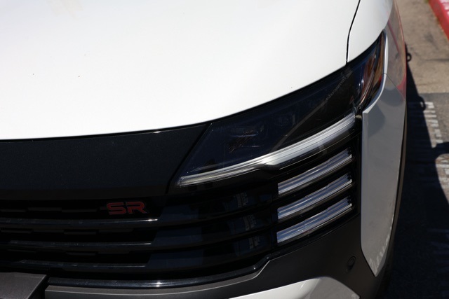 2025 Nissan Kicks SR photo 2