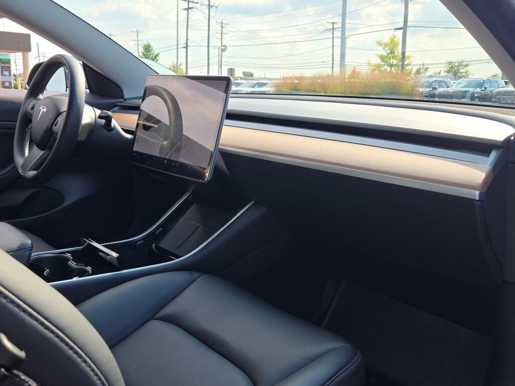 2020 Tesla Model 3 Standard Range Plus photo 7