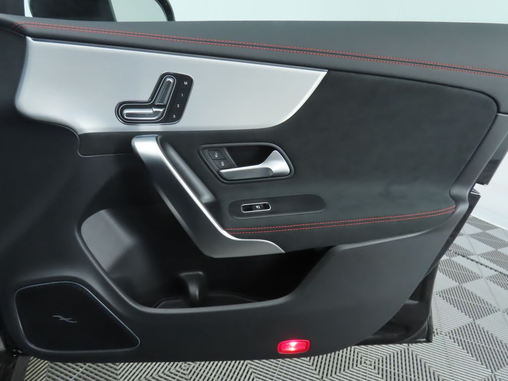 2025 Mercedes Benz CLA 250 photo 25