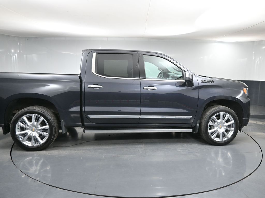 2024 Chevrolet Silverado 1500 High Country photo 2