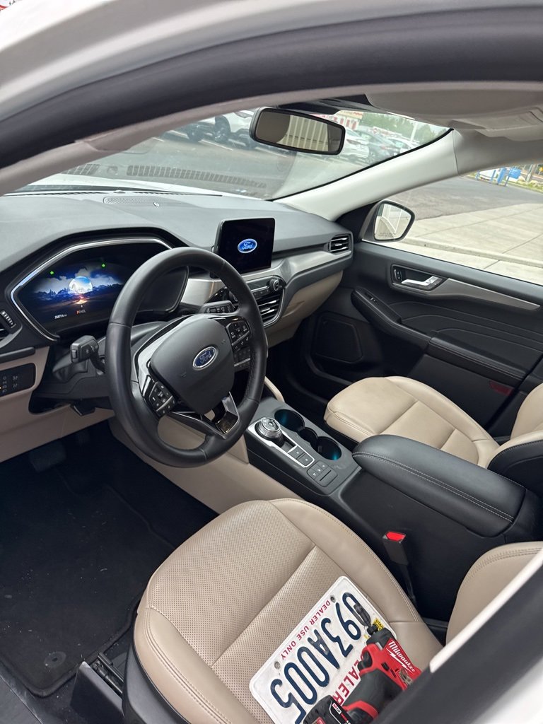 2021 Ford Escape Titanium Hybrid photo 25