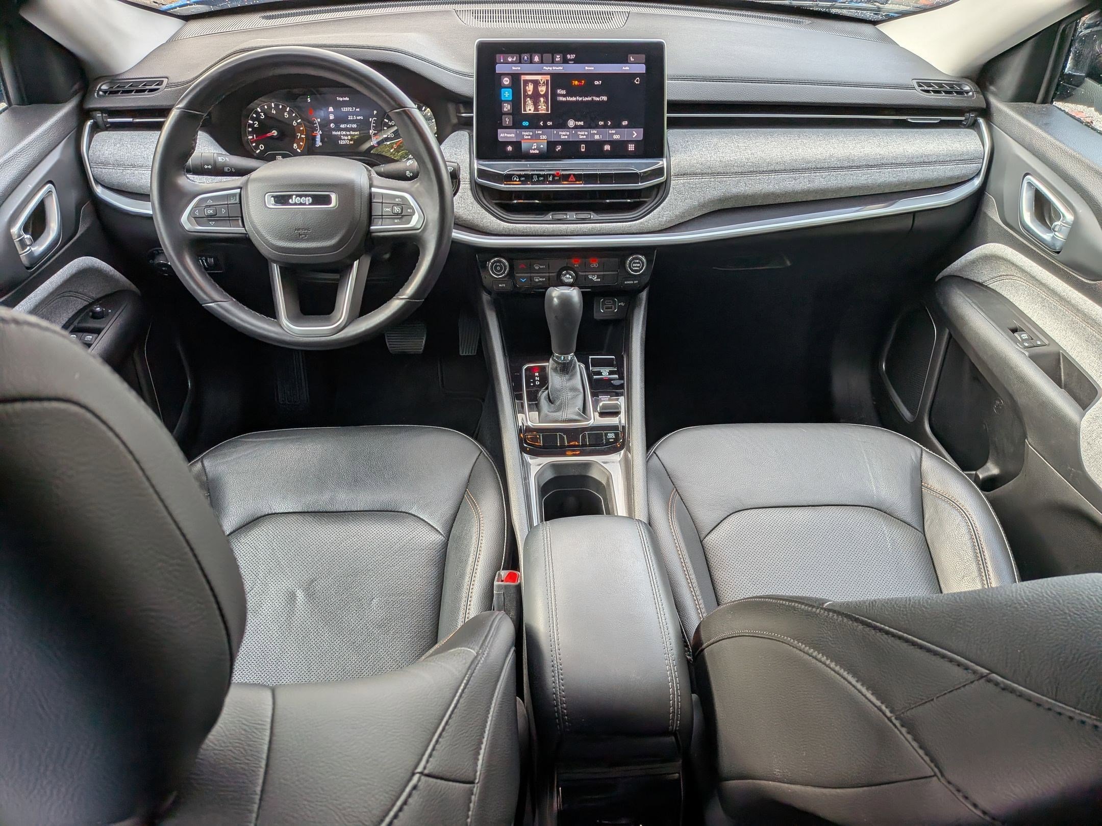 2022 Jeep Compass Latitude Lux photo 28
