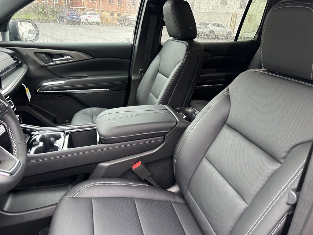 2026 Chevrolet Traverse photo 4