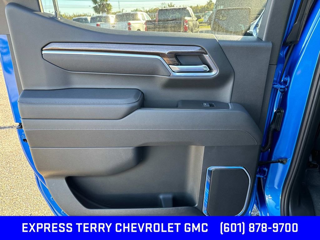 2025 Chevrolet Silverado 1500 RST photo 28