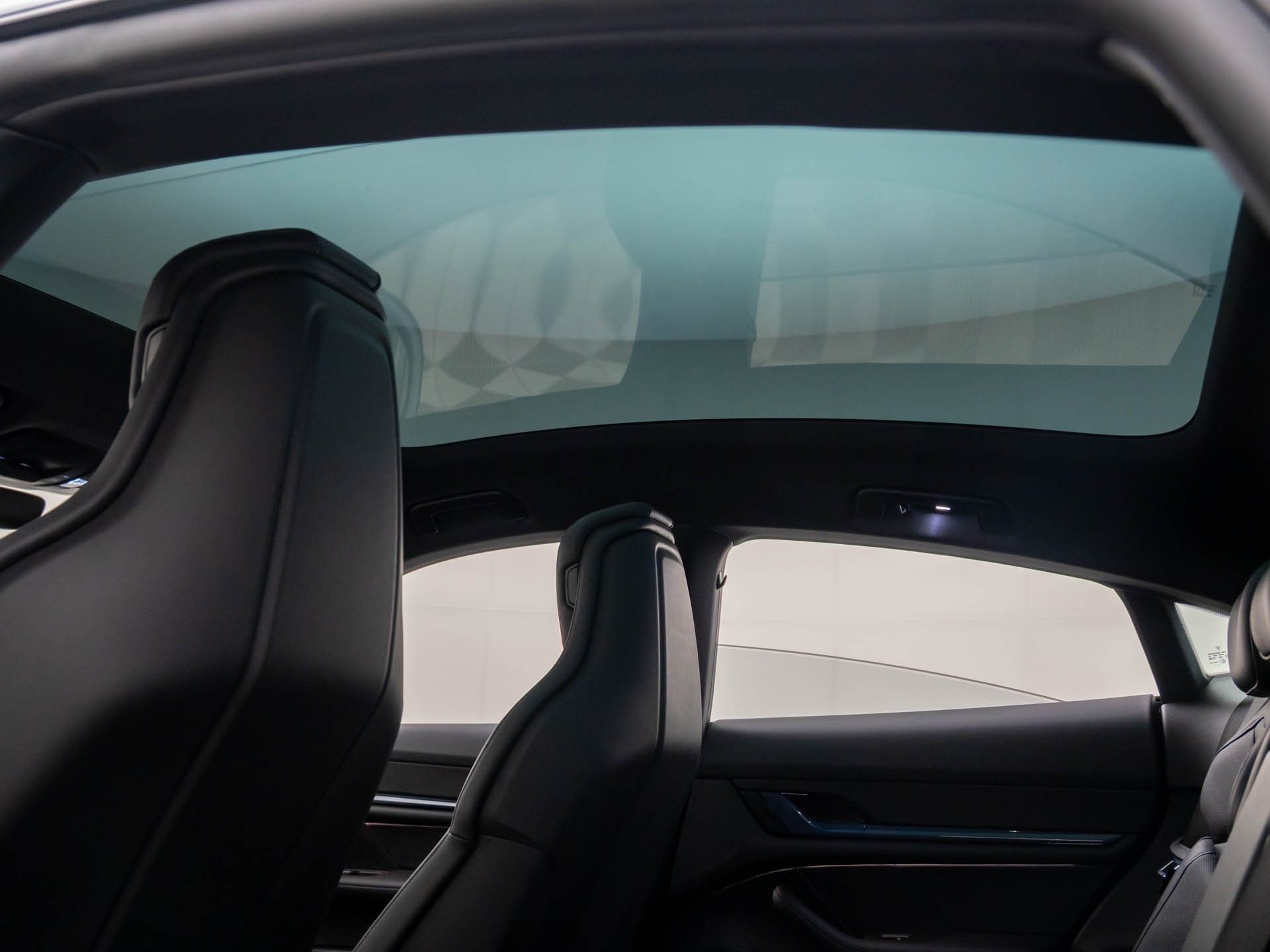 2026 Porsche Taycan 4 photo 18