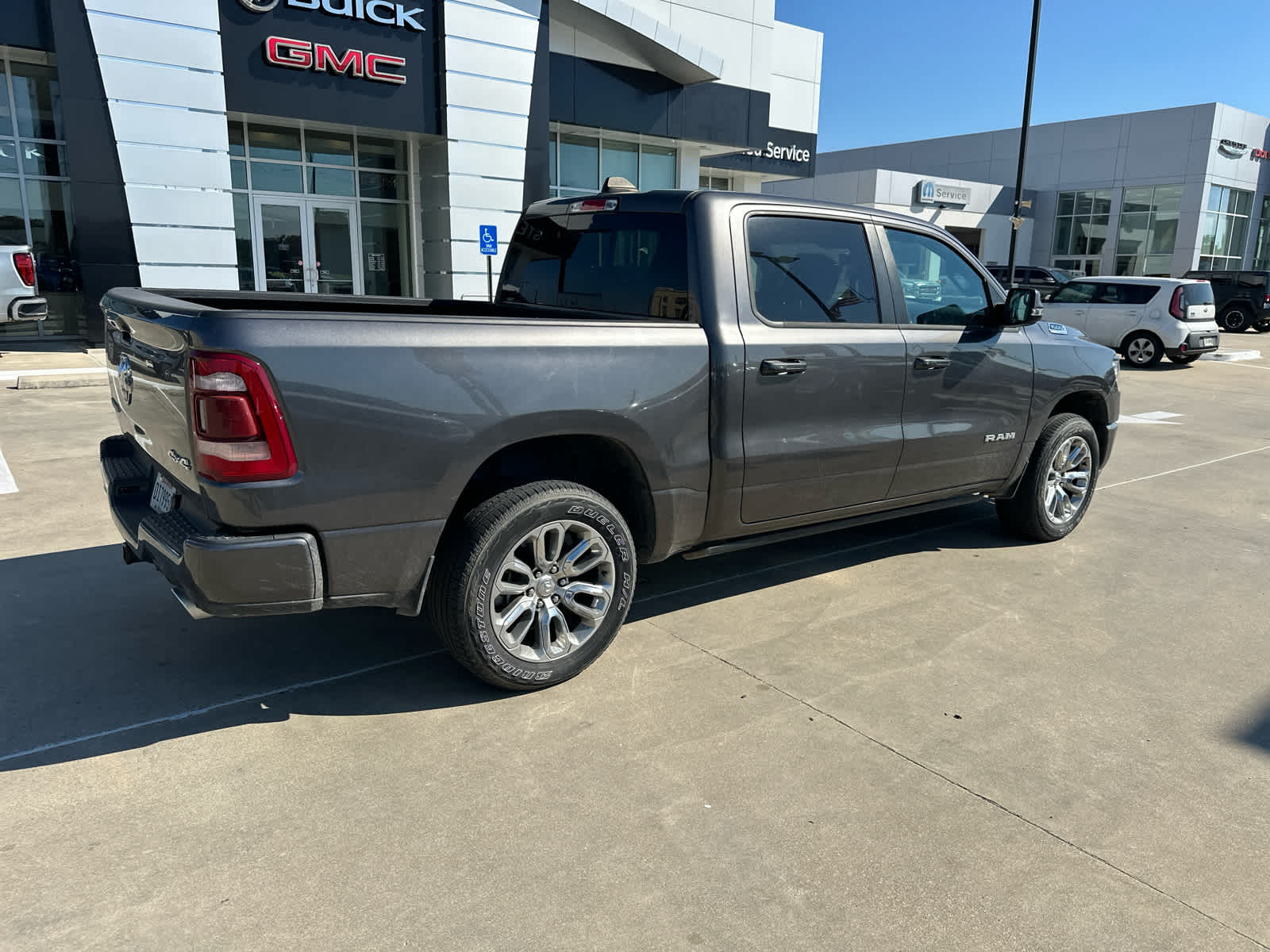 2024 Ram 1500 Laramie photo 2