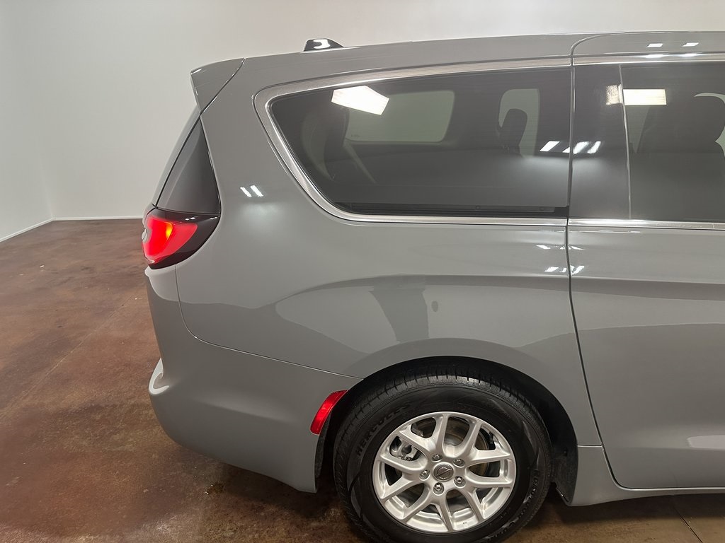 2023 Chrysler Pacifica Touring L photo 37