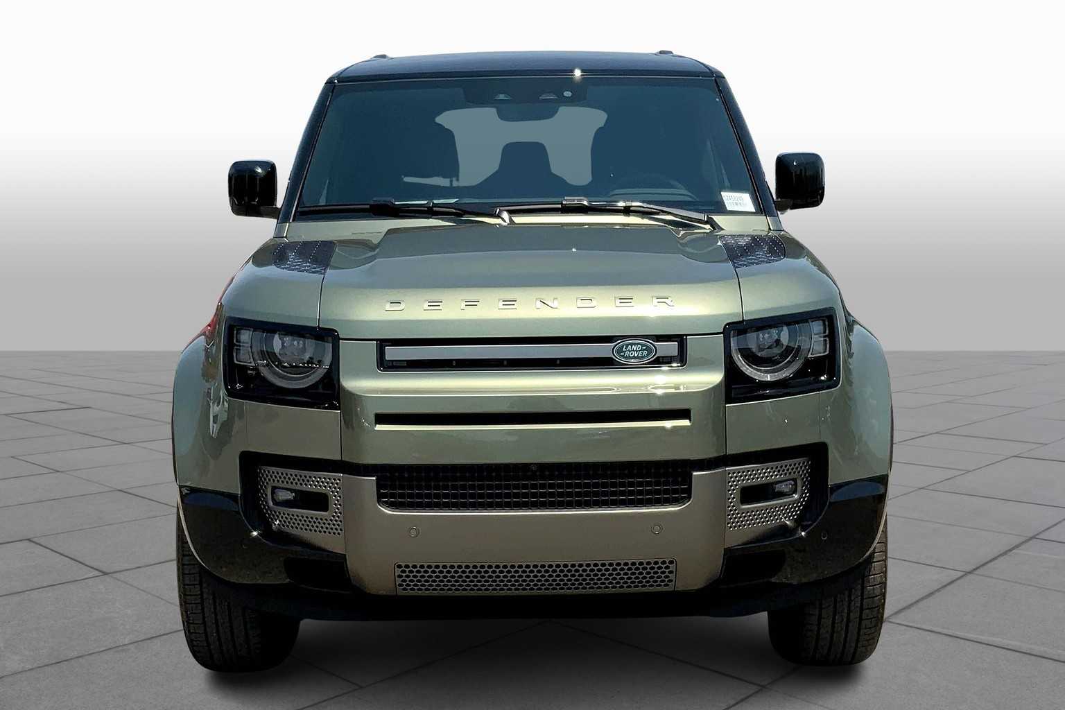 2025 Land Rover Defender X-Dynamic SE photo 3