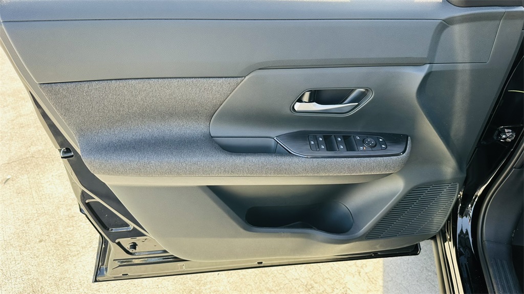 2026 Nissan Kicks SV photo 10