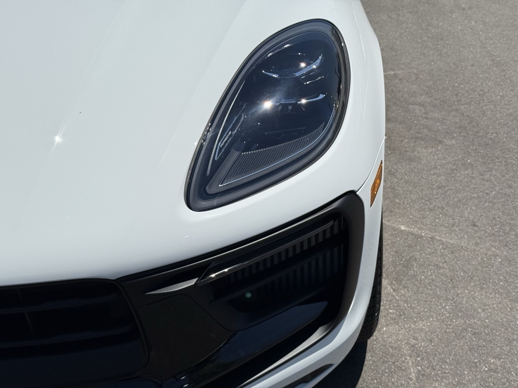 2025 Porsche Macan S photo 8
