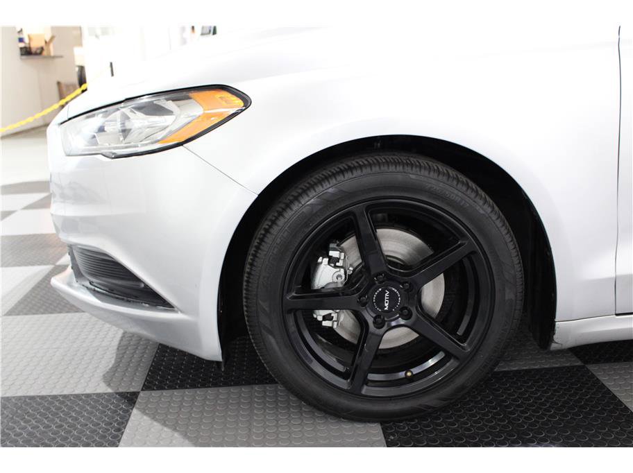 2017 Ford Fusion SE photo 9