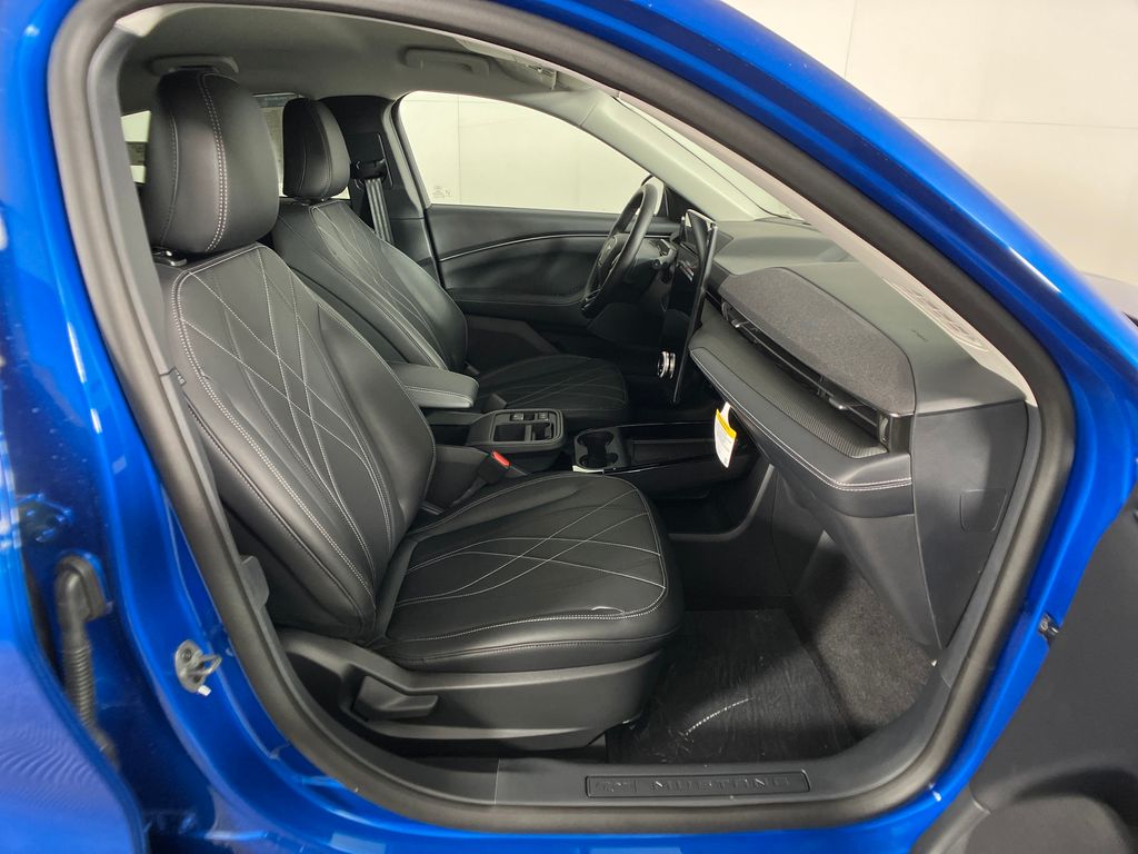 2025 Ford Mustang Mach-E Select photo 4